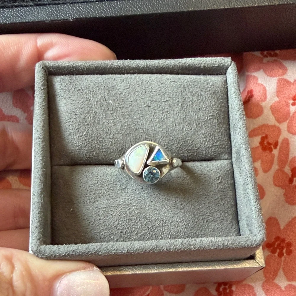 Elegant Silver Ring with Opal and Sapphire - Picture 1 of 4